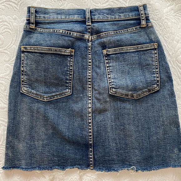 Wilfred Jean skirt, amazing condition, super comfortable!! STAPLE - Picture 3 of 4